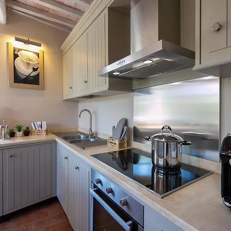 Chic Tuscan With Steam